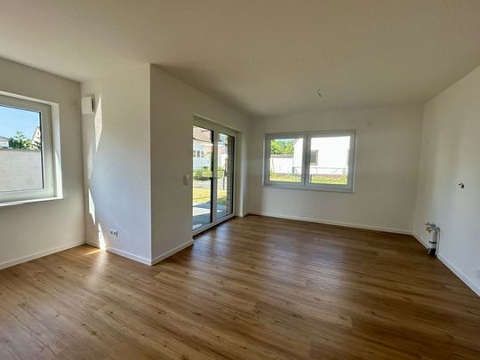 Erstbezug, inkl. EBK im modernen und ebenerdigen Neubau - Photo 1