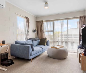 Harbour & Bridge Views - Unbeatable Location - Photo 1