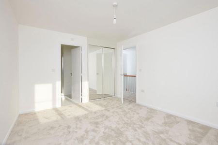 3 bedroom semi-detached house to rent - Photo 5