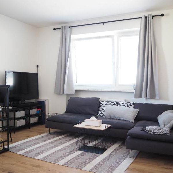 Auberg! Hübsche, generalsanierte 2-Zimmer-Wohnung im OG eines 8-Parteienhauses, Küche gegen Ablöse, inkl. Parkplatz! - Photo 1