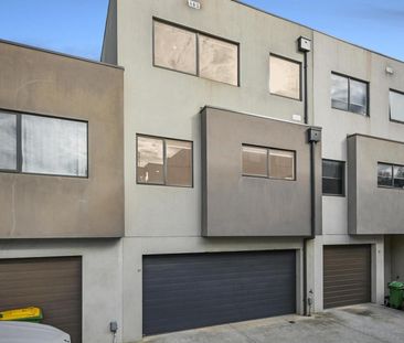 Modern Living in the heart of Mooroolbark - Photo 3