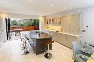 4 bedroom end of terrace house to rent - Photo 4