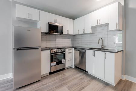 5765 Cote-St-Luc Rd. - Photo 5