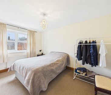 3 bedroom end of terrace house to rent - Photo 4