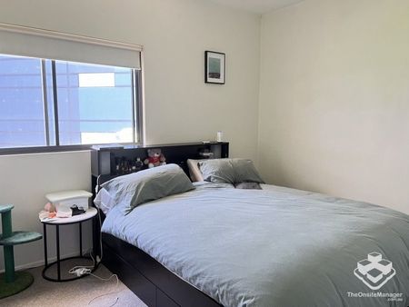 Modern and Spacious 1 bed +Study Apartment in the best street - Photo 2