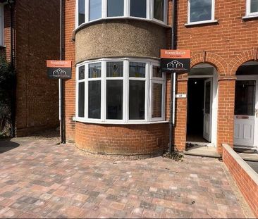 1 bedroom in a house share to rent - Photo 2