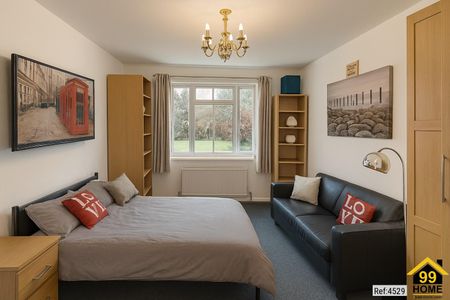 3 bed Flat in Kings Road Chelsea, London, SW10 0TP - Photo 4