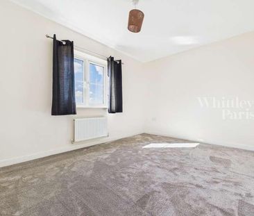 Long Meadow Drive, Roydon, IP22 - Photo 2