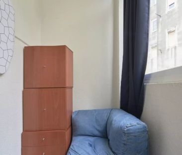 Room for rent in 3-bedroom apartment in Arroios - Photo 5