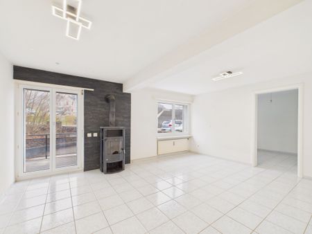 Generous 5.5-room family apartment with terraces and Swedish stove in Flawil - Photo 2