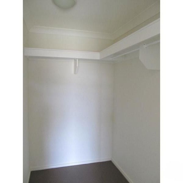 For Lease: Spacious & Contemporary Family Home in Tranquil Bahrs Scrub! - Photo 1