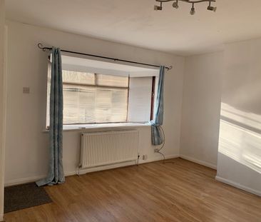 3 Bed Semi-Detached House, Scott Hall Road, LS7 - Photo 2