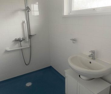 3 bedroom detached bungalow to rent - Photo 6
