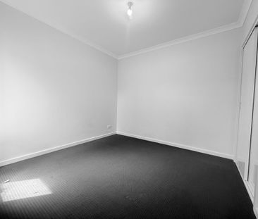 This Balcony Has Seen More Drama Than Your Last Netflix Series - Photo 4