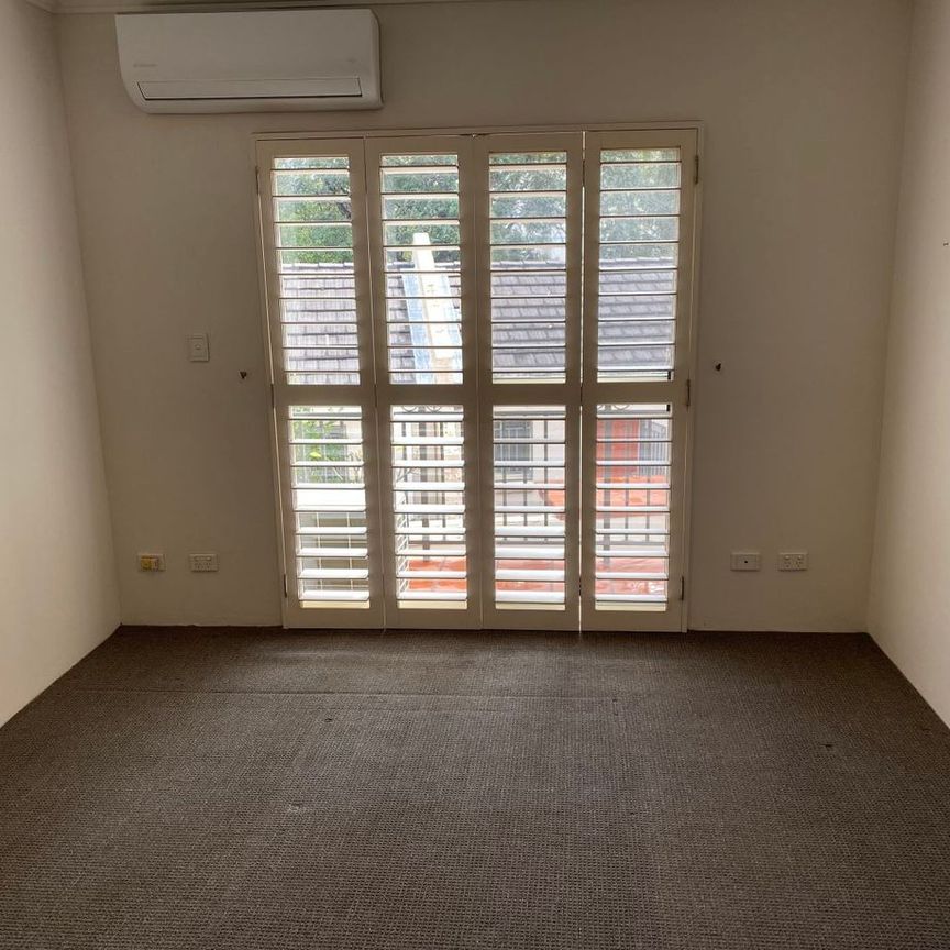 Spacious Two-Bedroom Townhouse With Parking - Photo 1