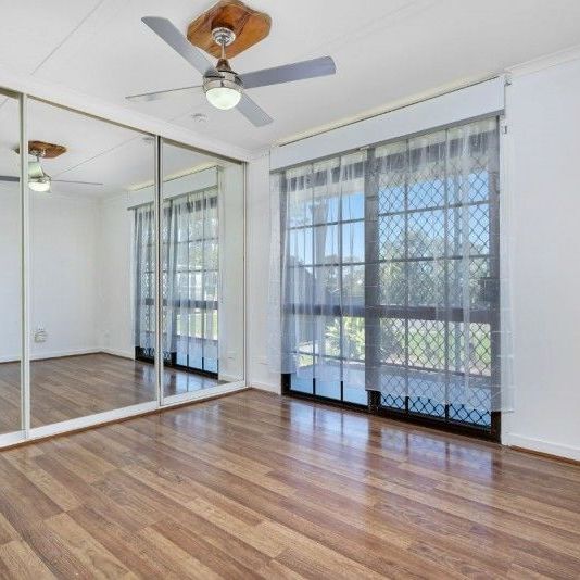 Freshly painted 3 bedoom home opposite the Coomera River - Photo 1