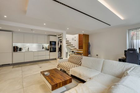 2 Bed Semi-Detached House, Lycett Place, W12 - Photo 3