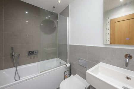 Surbiton Hill Road, KT6, London - Photo 5