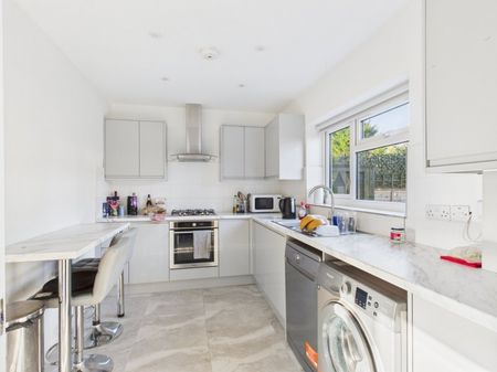 Rowan Close, Beaconsfield,HP9 - Photo 5