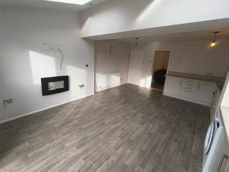 3 bedroom terraced house to rent - Photo 3