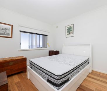 Stunning flat with beach view in Brighton - Photo 3