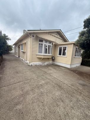 Beautiful 4-Bedroom Family Home - Mount Eden - Photo 1