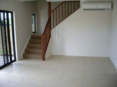 1/32 Camp Street, Mundingburra QLD 4812 - Townhouse For Rent | Domain - Photo 2