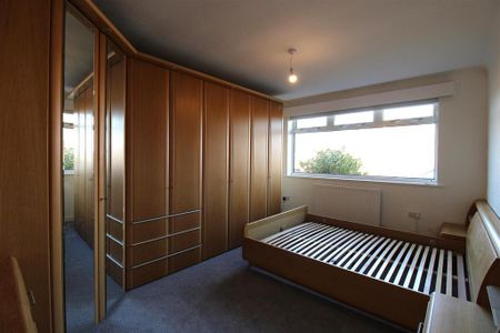 2 bedroom bungalow to rent - Photo 2