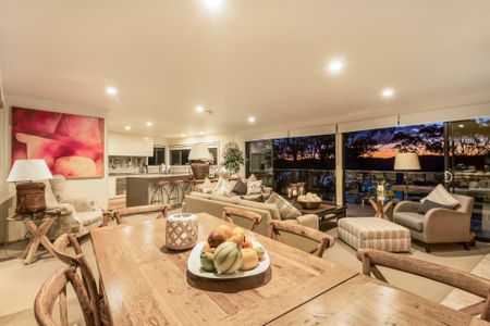 4 bedroom home with Pittwater views - Photo 3