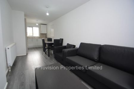 4 bedroom townhouse to rent - Photo 2