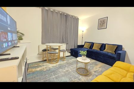 1 Bed Flat, London, SW8 - Photo 2