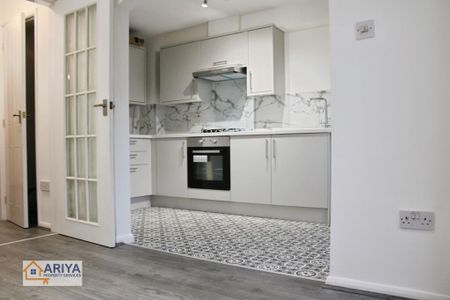 3 bedroom semi-detached house to rent - Photo 3