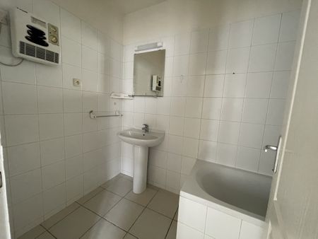 Location Appartement 3 pièces 38m² NARBONNE 11100 - Photo 4