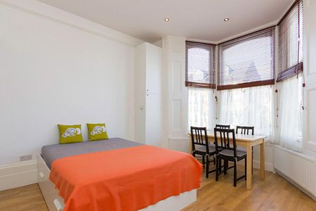 Studio to rent - Photo 2