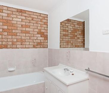 Spacious Scullin 3 bedroom townhouse - Photo 3