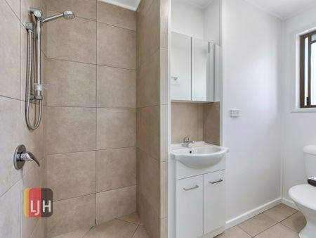 NEAT TWO BEDROOM UNIT NEAR THE WATER! - Photo 5