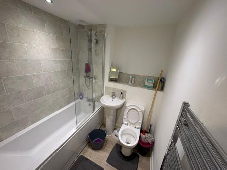 2 bedroom flat to rent - Photo 5