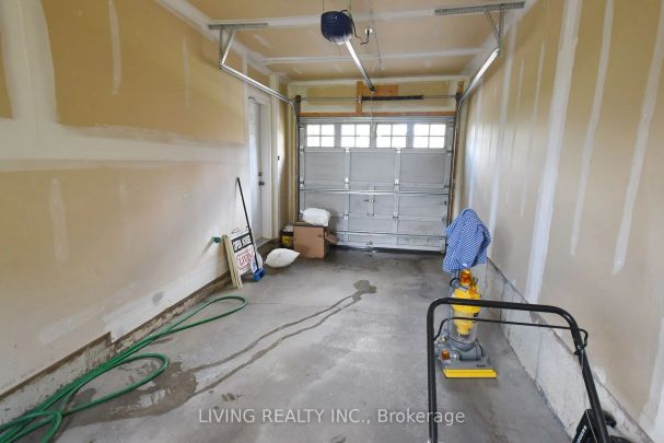 Condo Townhouse For Lease | N9255946 - Photo 1