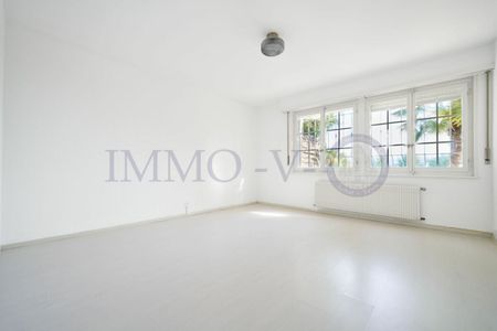 SPACIEUSE AVEC JARDIN, PISCINE ET VUE LAC - Foto 3