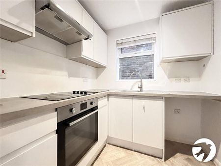 2 bedroom maisonette to rent - Photo 4