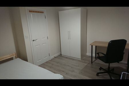 4 Bed Semi-Detached House, Fieldfare Way, CV4 - Photo 3