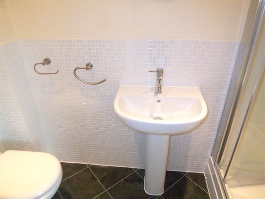 Cedar Close, Old Stratford, Milton Keynes, MK19 - Photo 1