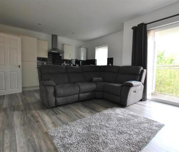 2 bedroom flat to rent - Photo 2