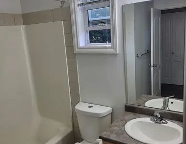 2 bed 1.5 bath | Edmonton - Photo 1