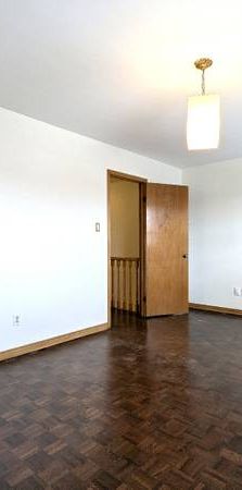 Well-maintained Second-floor 2 Bedroom Apartment for Rent - Photo 1