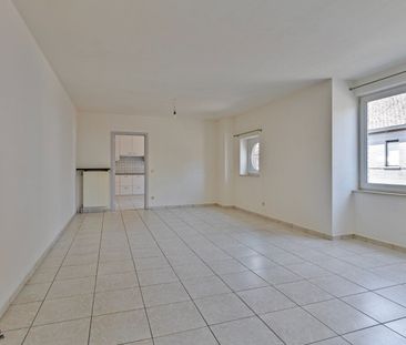 Ruim appartement met 2 slpks en garagebox in het centrum van Geel ! - Foto 4