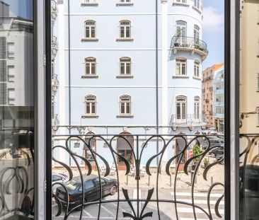 Rooms for rent in 7-bedroom apartment in Campo De Ourique - Photo 5