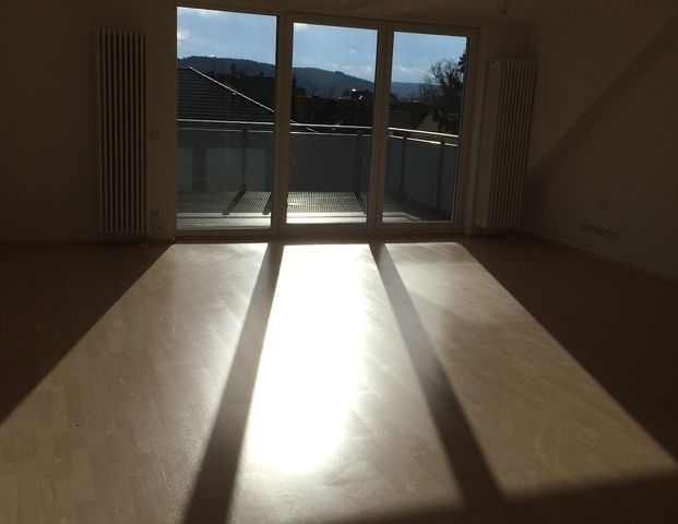 Komfortable Wohnung mit ausgebauten Dachboden, Balkon und Gäste-WC - Foto 1