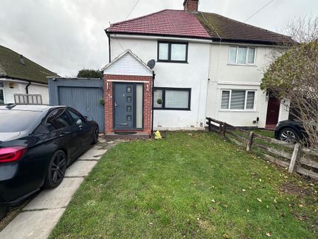 3 bedroom semi-detached house to rent - Photo 4