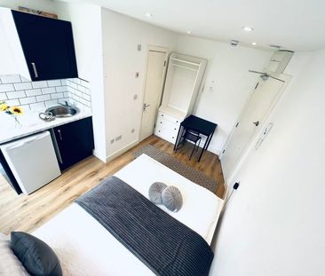 Studio Flat, Clifford Drive, SW9 - Photo 1